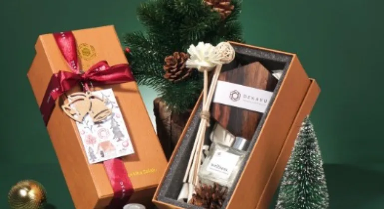 Tren Packaging Natal dan Tahun Baru: Desain Menarik untuk Meningkatkan Nilai Produk